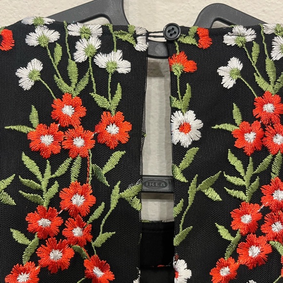 Gianni Bini Black and Red Embroidered Floral Midi Dress Open Back Size 6 - Picture 5 of 10